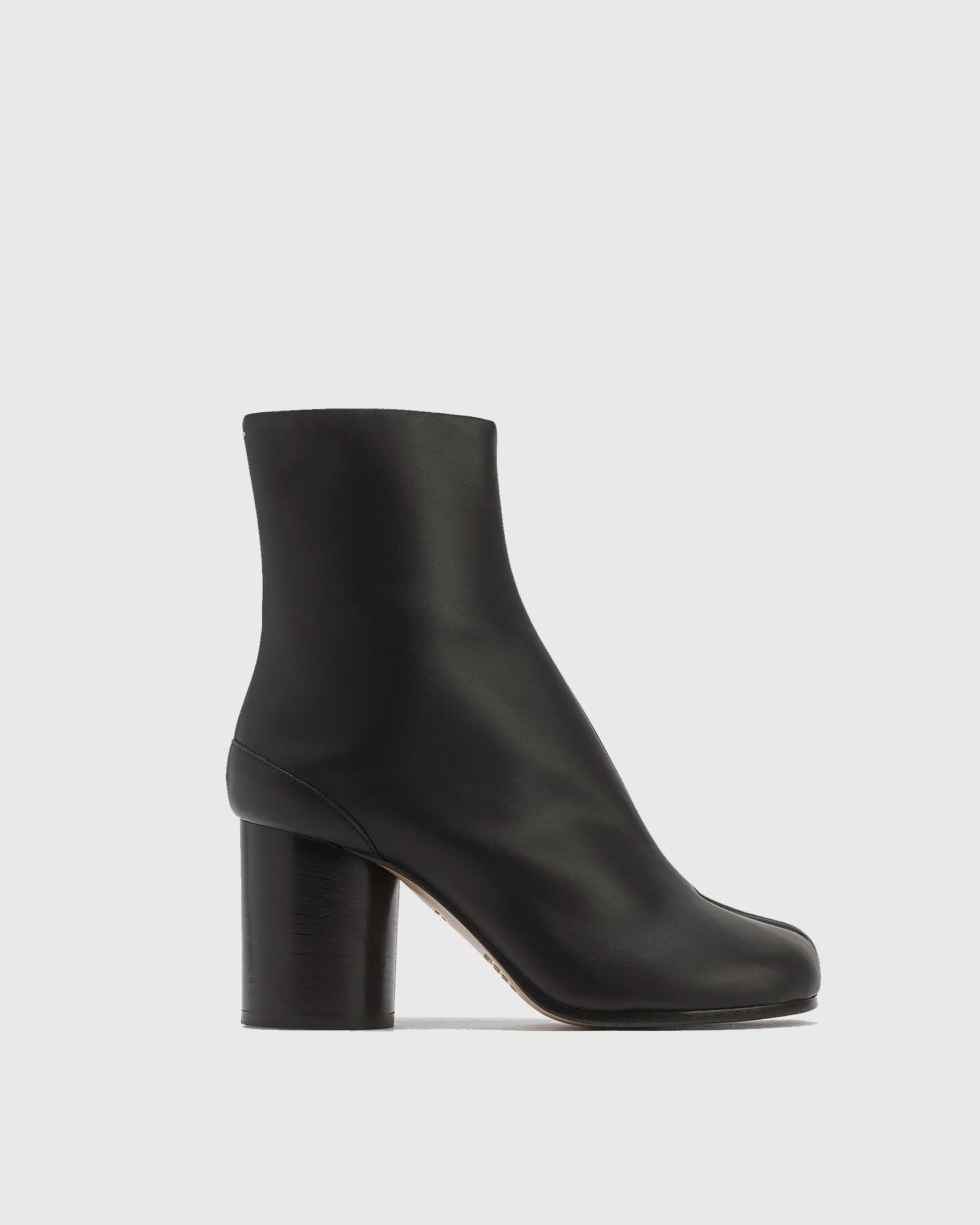 Fiore Tabi Ankle Boots In Black