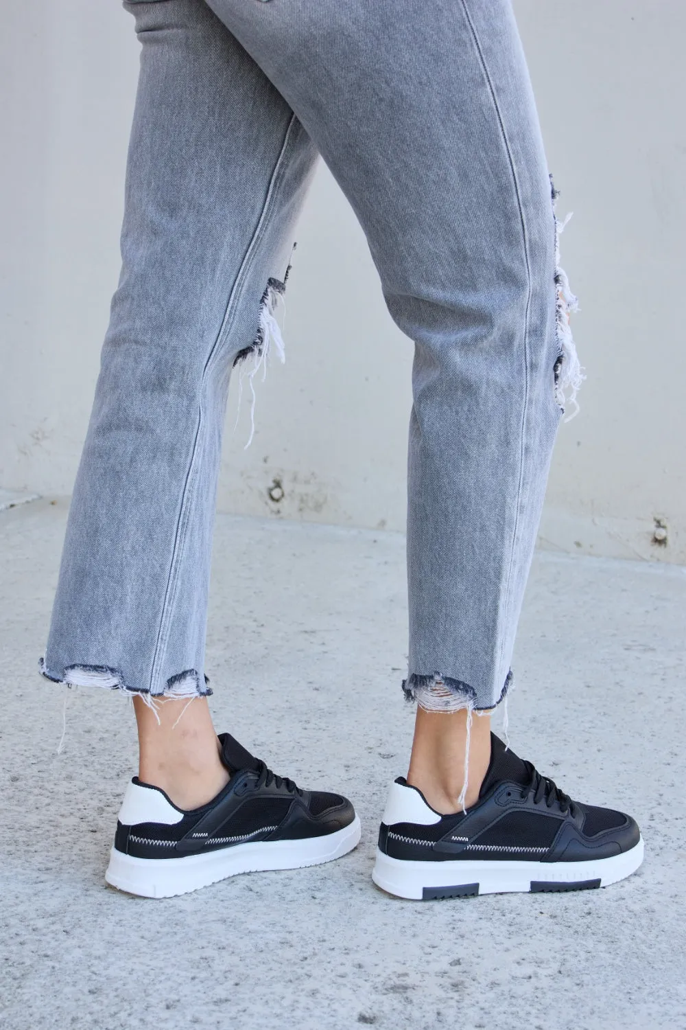 Forever Link Lace-Up Round Toe Black Thick Sole Low Top Flat Sneakers