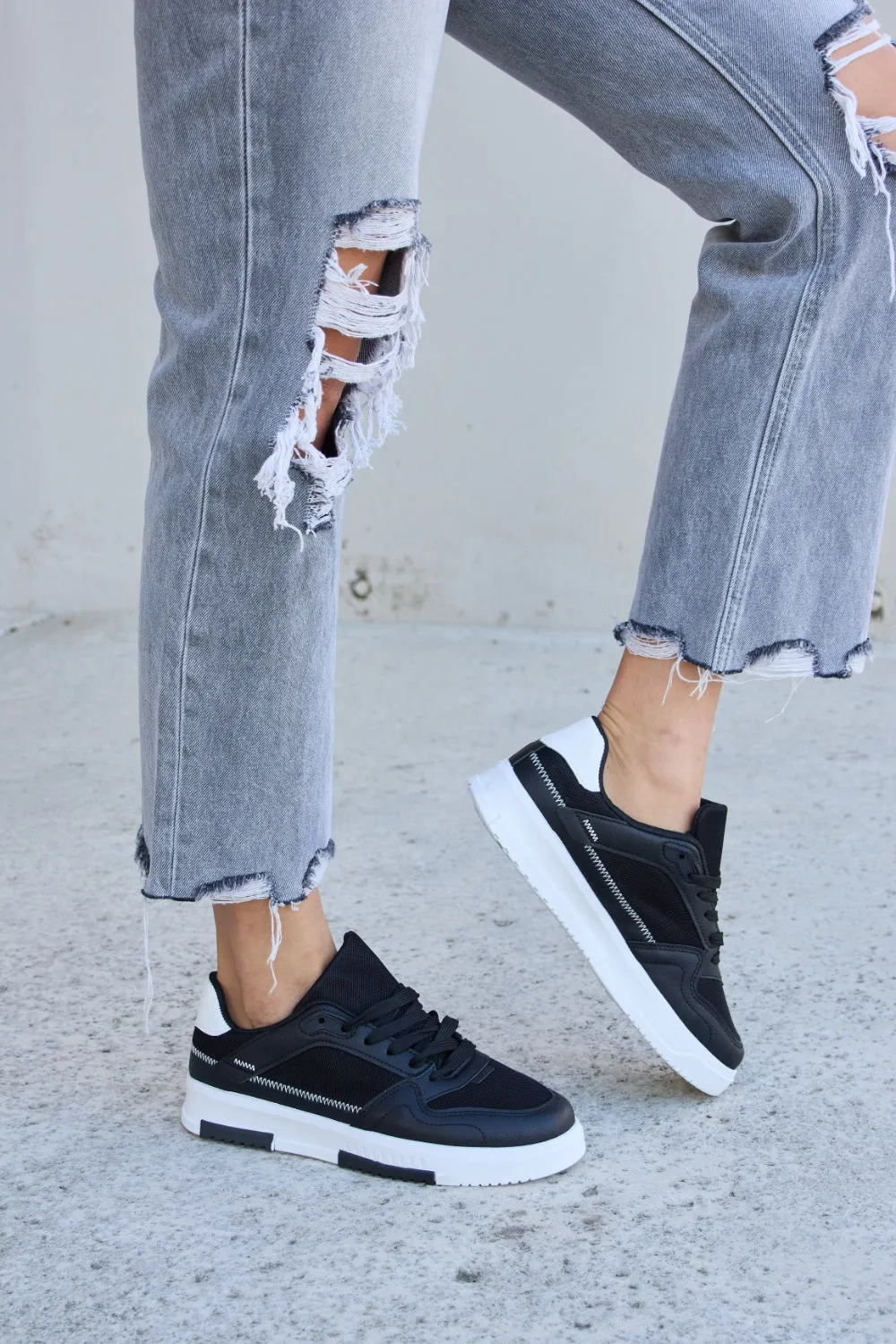 Forever Link Lace-Up Round Toe Black Thick Sole Low Top Flat Sneakers