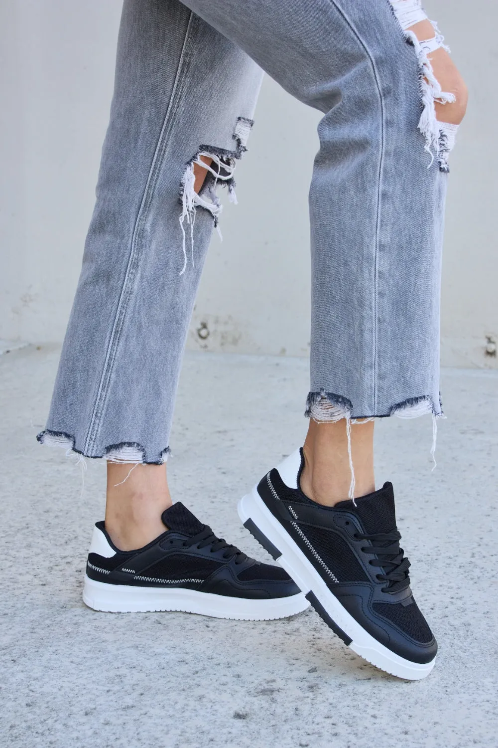 Forever Link Lace-Up Round Toe Black Thick Sole Low Top Flat Sneakers