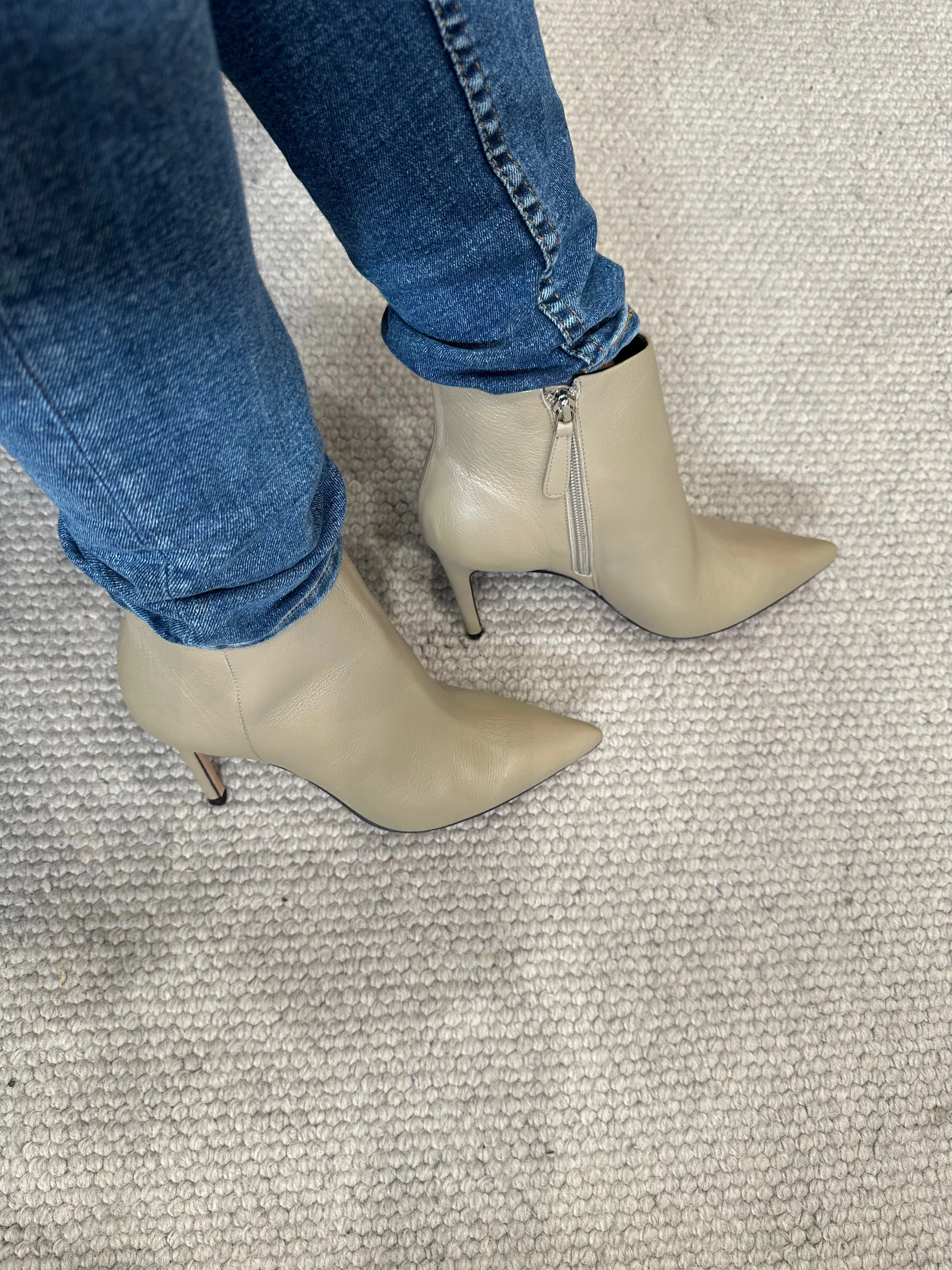 Vicenza Milena Heeled Ankle Boots Sand
